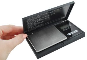 Pocket scale 200 x 0.01g with a flap (WNDR11486)