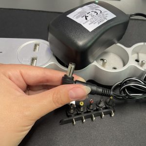 Universal Adjustable Power Supply 30W – 3V to 12V with 6 Interchangeable Tips and USB (WNDR24262)