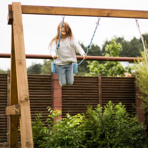 Children’s Rope Garden Swing – Safe Outdoor & Indoor Bench-Style Seat (WNDR25446)