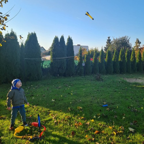 Foam Rocket Launcher with Pump and Double Catapult for Kids (WNDR24724) - Image 2