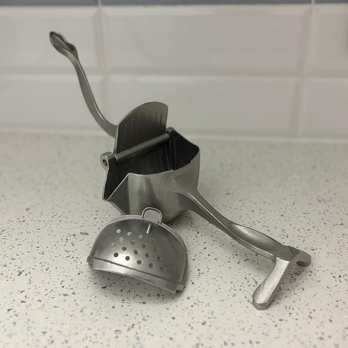 Manual Fruit and Citrus Juicer (WNDR24030) - Image 17