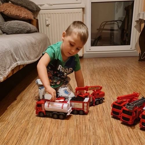 Toy Fire Trucks in a 6-in-1 Set for Little Rescue Enthusiasts (WNDR24631) - Image 15