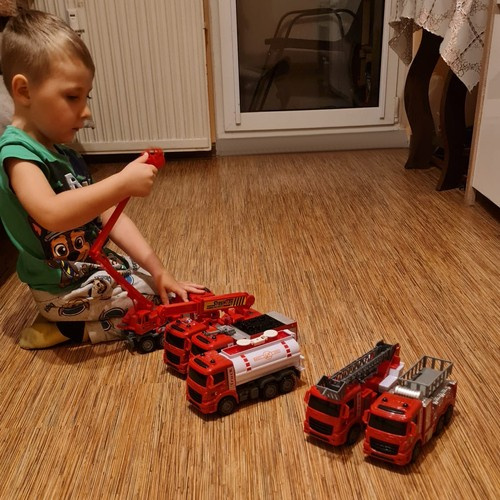 Toy Fire Trucks in a 6-in-1 Set for Little Rescue Enthusiasts (WNDR24631) - Image 9