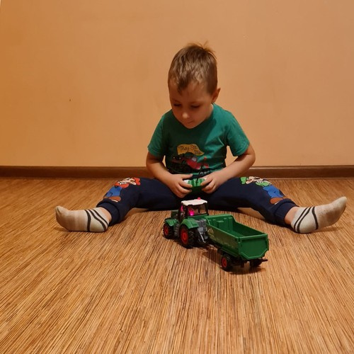 Remote Controlled Toy Tractor with Trailer – Functional Tipping Trailer and LED Lights (WNDR24850) - Image 14