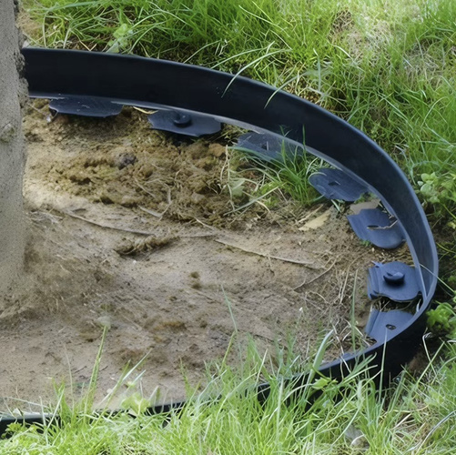 Flexible Garden Lawn Edge – 10m Black Border with 20 Mounting Pegs (WNDR24561) - Image 3